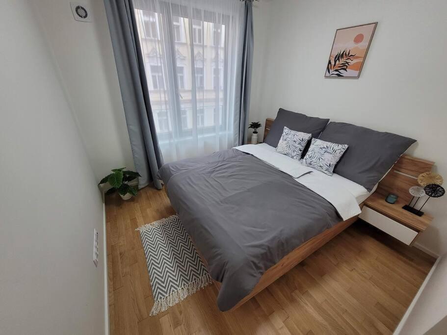 Newly Built Apartment With Balcony, Ac And Free Indoor Garage Praga Exterior foto