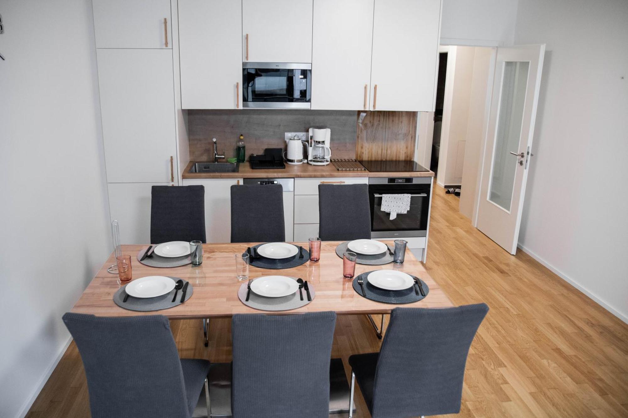 Newly Built Apartment With Balcony, Ac And Free Indoor Garage Praga Exterior foto